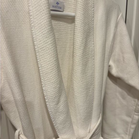 Matouk White Textured Robe - Picture 2 of 6